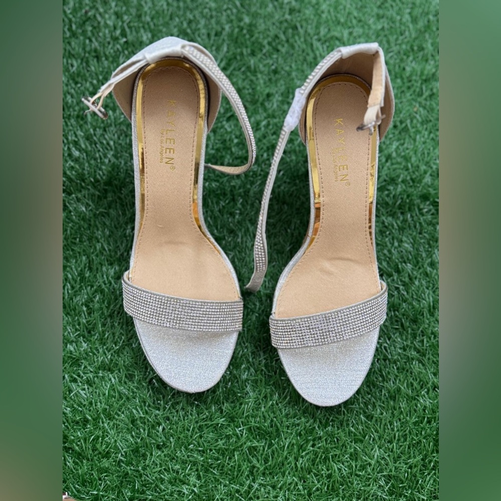 Kayleen Women's Silver Heeled‎ Sandals Size 9